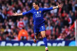 足协杯最新形势：上海申花高居榜首，曼联强势追赶，冠军归属成迷的简单介绍